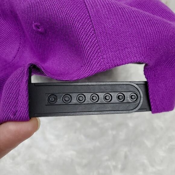 DC Comics Super Girl Snapback Cap Purple - Picture 5 of 9